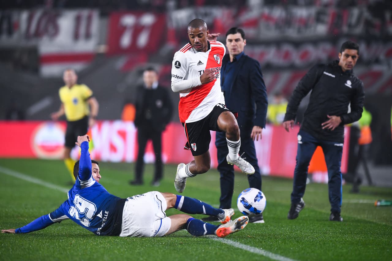 River Plate fue eliminado tras empatar 0-0 ante Vélez en el Estadio Monumental y perder la ida de los Octavos de Final por 1-0.