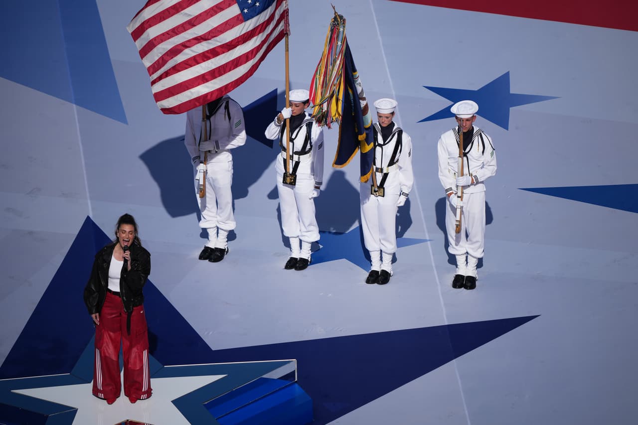 Idina Menzel canta el Himno Nacional este 4 de Julio, cuando se cumplen 250 de la fundación de los EEUU.