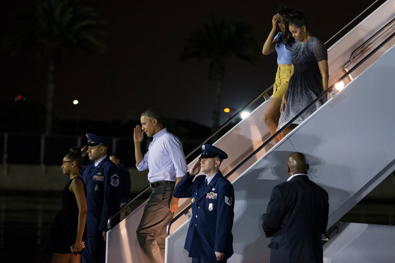 Obama y su familia comienzan sus vacaciones navideñas en Hawaii