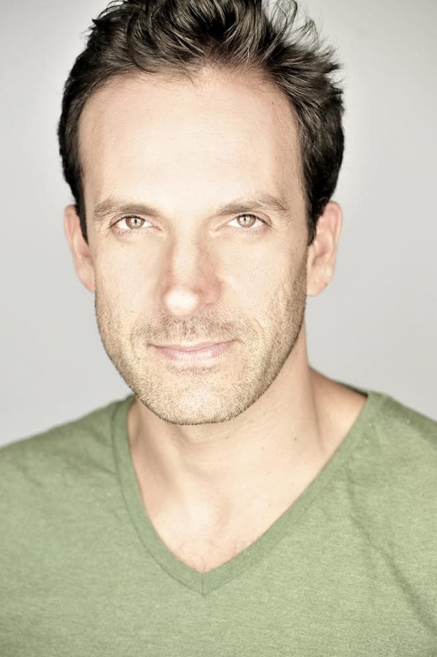 También en 2008 tuvo una participación en la serie ‘Los Simuladores’, un comando especializado en operativos de simulación para solucionar los problemas que les plantean sus clientes.