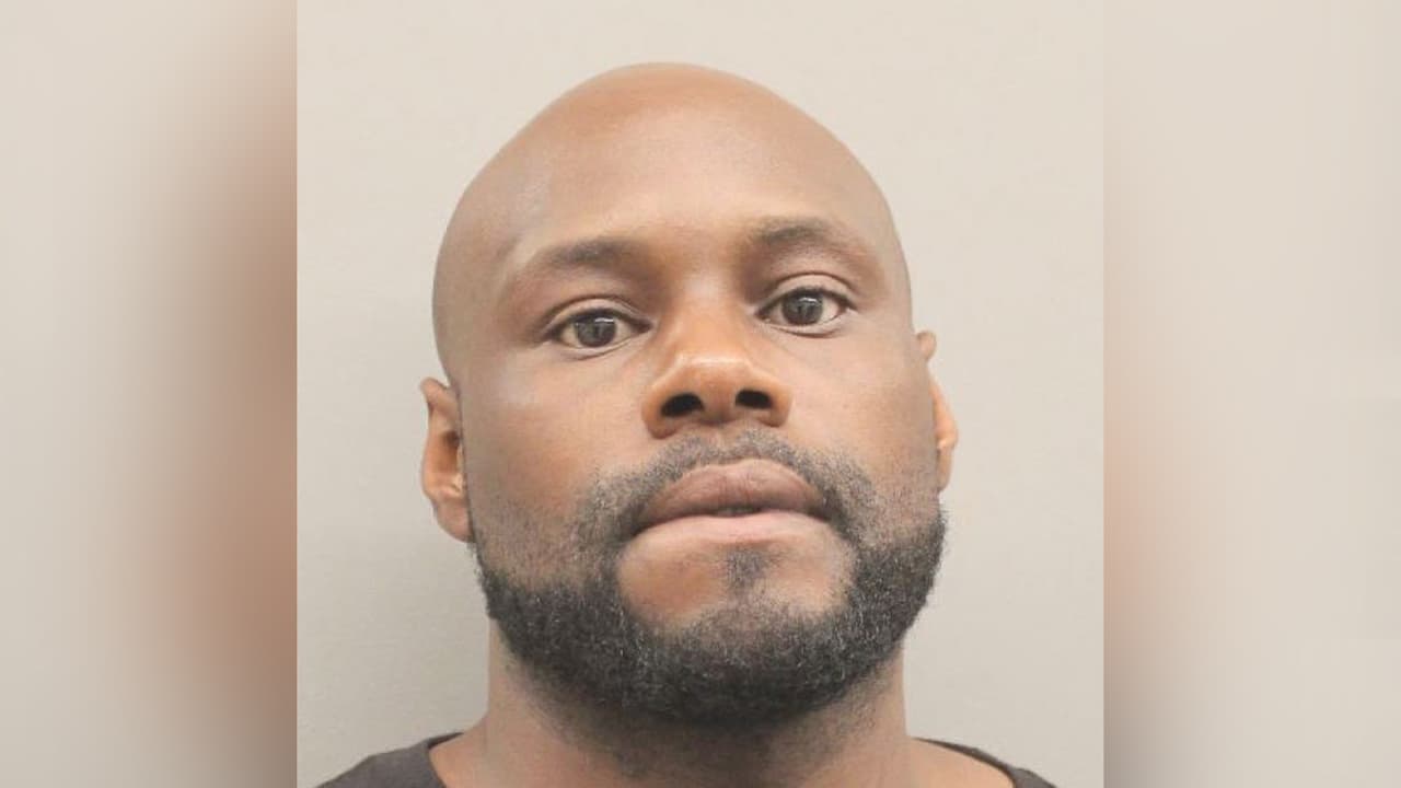 Brandon Spears fue arrestado y fue señalado de poner en peligro a un menor de edad y podría enfrentar cargos por secuestro y agresión contra un familiar. Hasta el momento no se le ha fijado fianza. La investigación continúa.