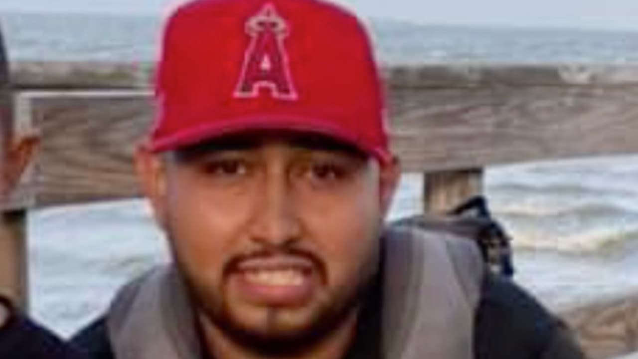 "Le mandaron mensajes a mis familiares diciendo que según él, ya se había ido a México, pero yo sé que él todavía está aquí", dijo Mendoza.
<br>
<br>Si usted tiene información, puede llamar a las autoridades para reportarlo.