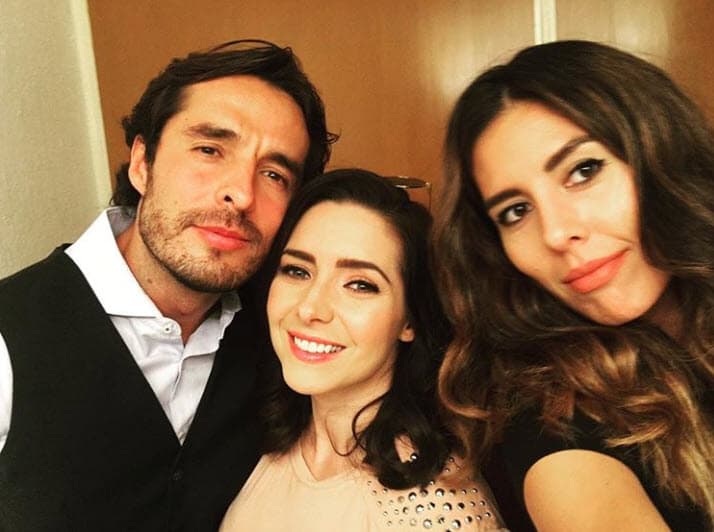 Ariadne Díaz no tuvo hermanos y la fotógrafa se convirtió en su inseparable "hermana" porque crecieron juntas y se llevaban solo 2 años, según información de la revista 
<a href="https://us.hola.com/es/celebrities/galeria/20191009fieg46akxy/ariadne-diaz-infancia-fotos/5" target="_blank">¡Hola! México</a>.