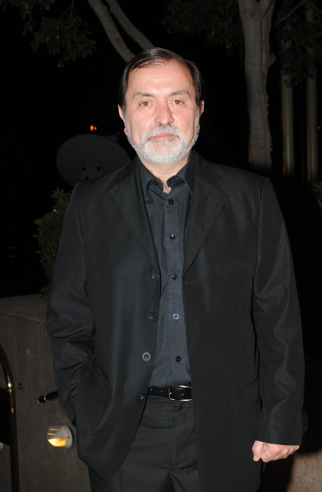 El productor Epigmenio Ibarra también dio su versión de los hechos para el diario La Jornada: "Camila no es una heroína típica, lo discutimos mucho. Ana quería un personaje racional con un perfil activo muy declarativo, un personaje muy aislado. Es decir, su preocupación no era por su personaje, no por la historia. Quería protagonismo".
<br>