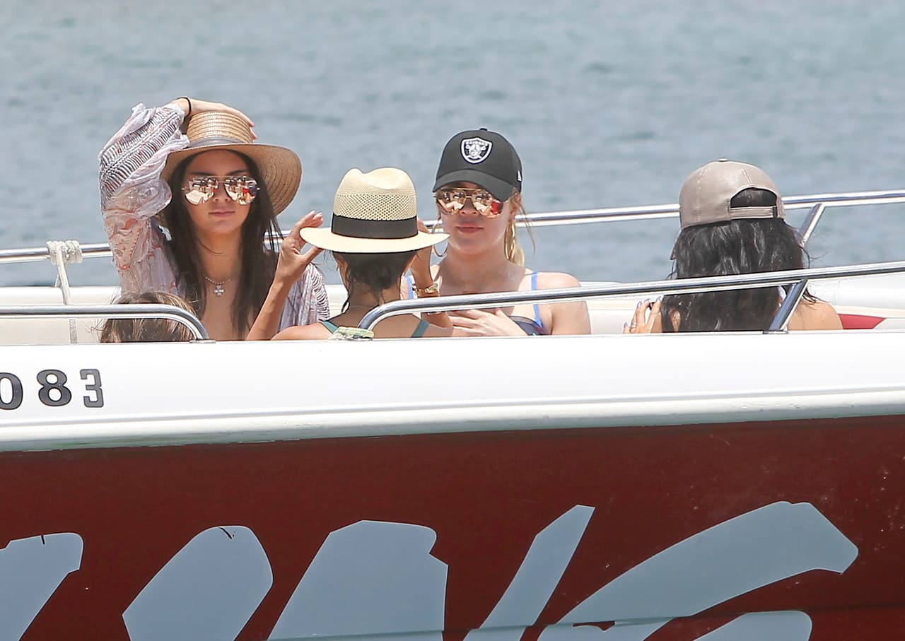 Kris Jenner tampoco las acompañó.