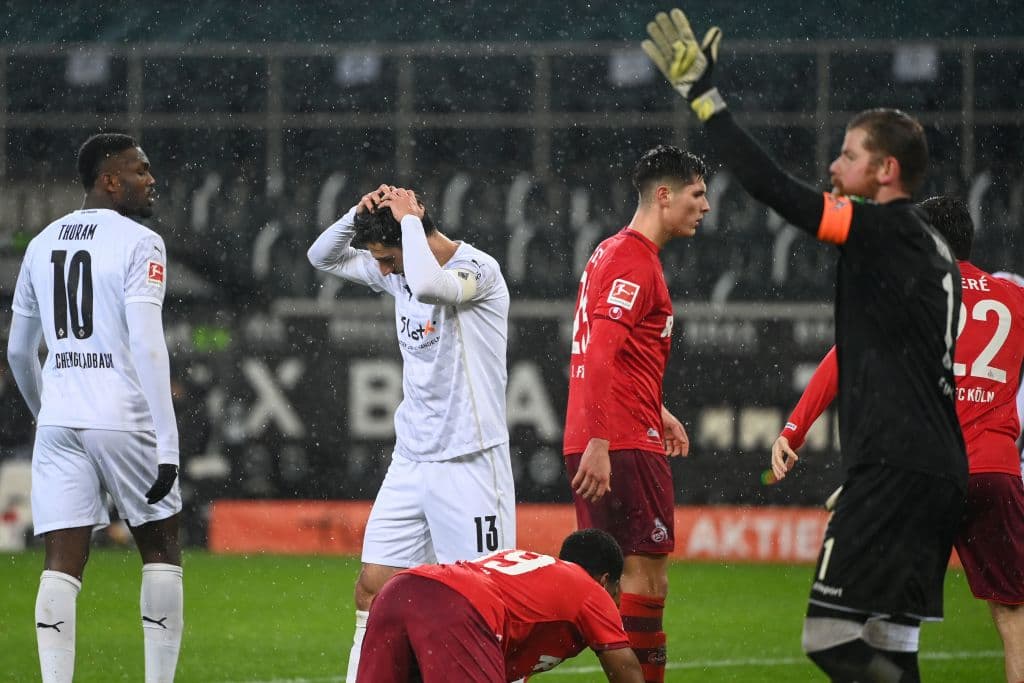Mönchengladbach dejó ir importantes puntos en casa tras caer ante Colonia 1-2. Los locales se quedaron con 32 unidades, mientras que Colonia llegó 21 para continuar luchando por la permanencia.