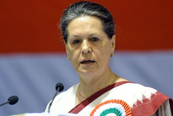 Otra mujer se une a nuestra lista. Se trata de Sonia Gandhi, la presidenta del Partido del Congreso de la India.