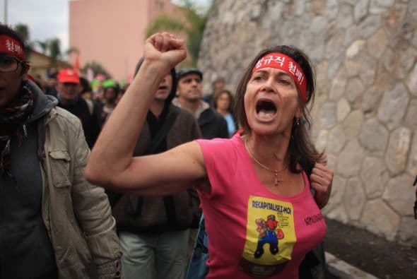 Las exigencias son diversas, desde más dinero para mejorar la salud y las condiciones de vida en el mundo en desarrollo, hasta el aumento de impuestos.