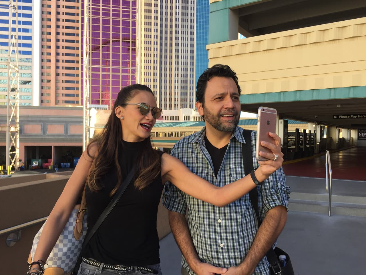 Los dos saludaron a sus radioescuchas y los invitaron a segur sus aventuras en Sin City.