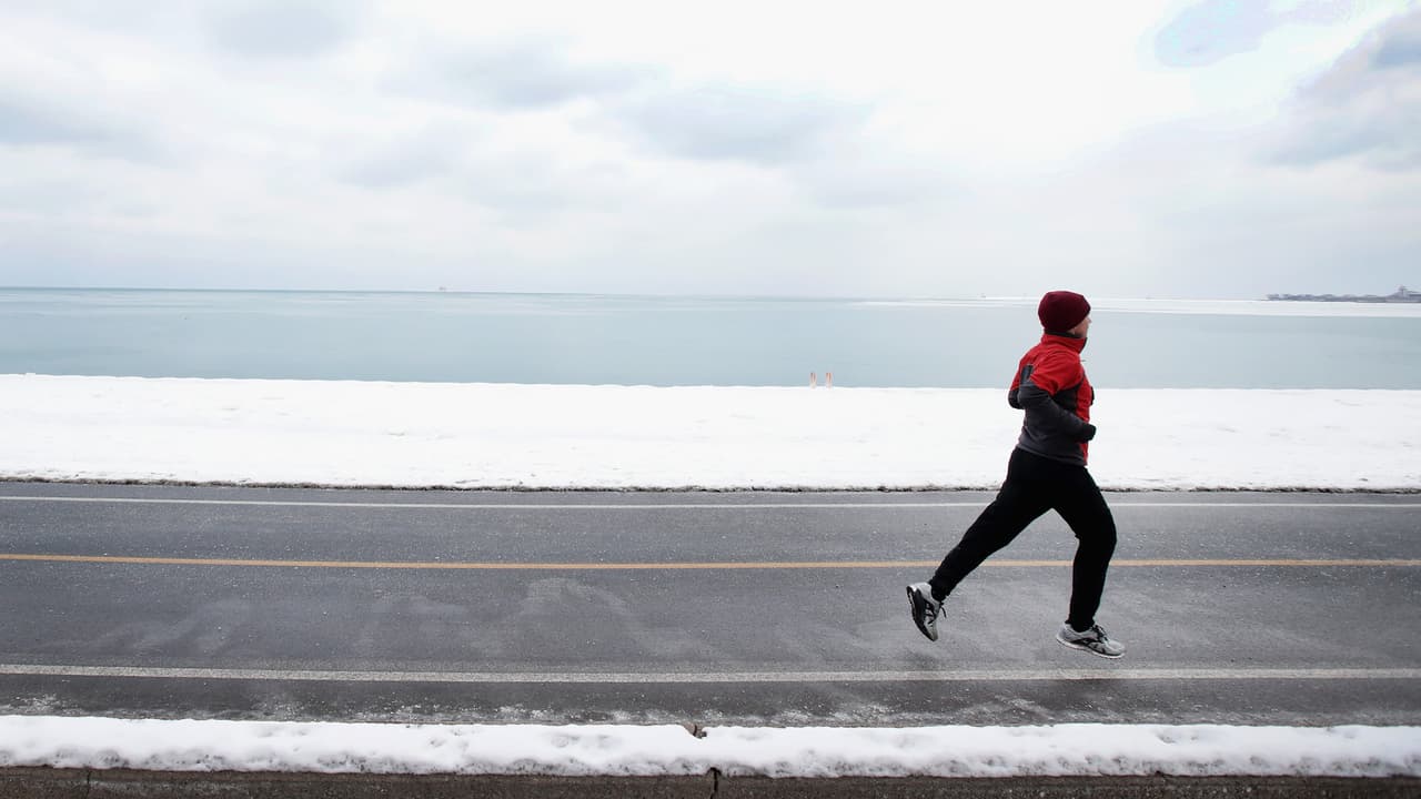 En Chicago, llegaron a acumularse 3.4 pulgadas de nieve durante el 11 de noviembre, batiendo la acumulación en nevadas anteriores en la temporada. El récord anterior era de 1.9 pulgadas en 1995.