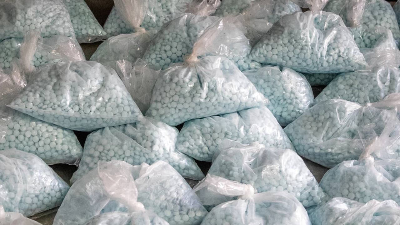 También el 4 de noviembre se encontraron 100,800 pastillas de fentanilo y 15.92 libras de metanfetaminas ocultas en otro vehículo. Ese mismo día más tarde encontraron 97.20 libras de metanfetamina y aproximadamente 3900 pastillas de fentanilo.