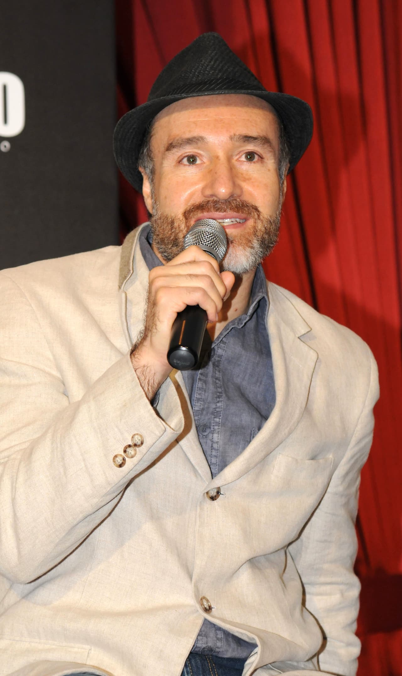 “Me ha ocurrido que mientras recurro a él encuentro más motivos para admirarlo, para reconocer su fortaleza de espíritu, su carácter, su temple, su amor a la vida”, dijo Odiseo con referencia a su hermano.