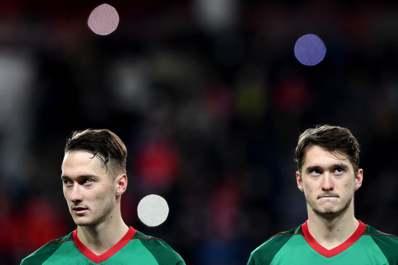 Y si no fuera porque cambian de lado el partido de su pelo, sería casi imposible distinguir a los gemelos rusos Aleksei y Anton Miranchuk.