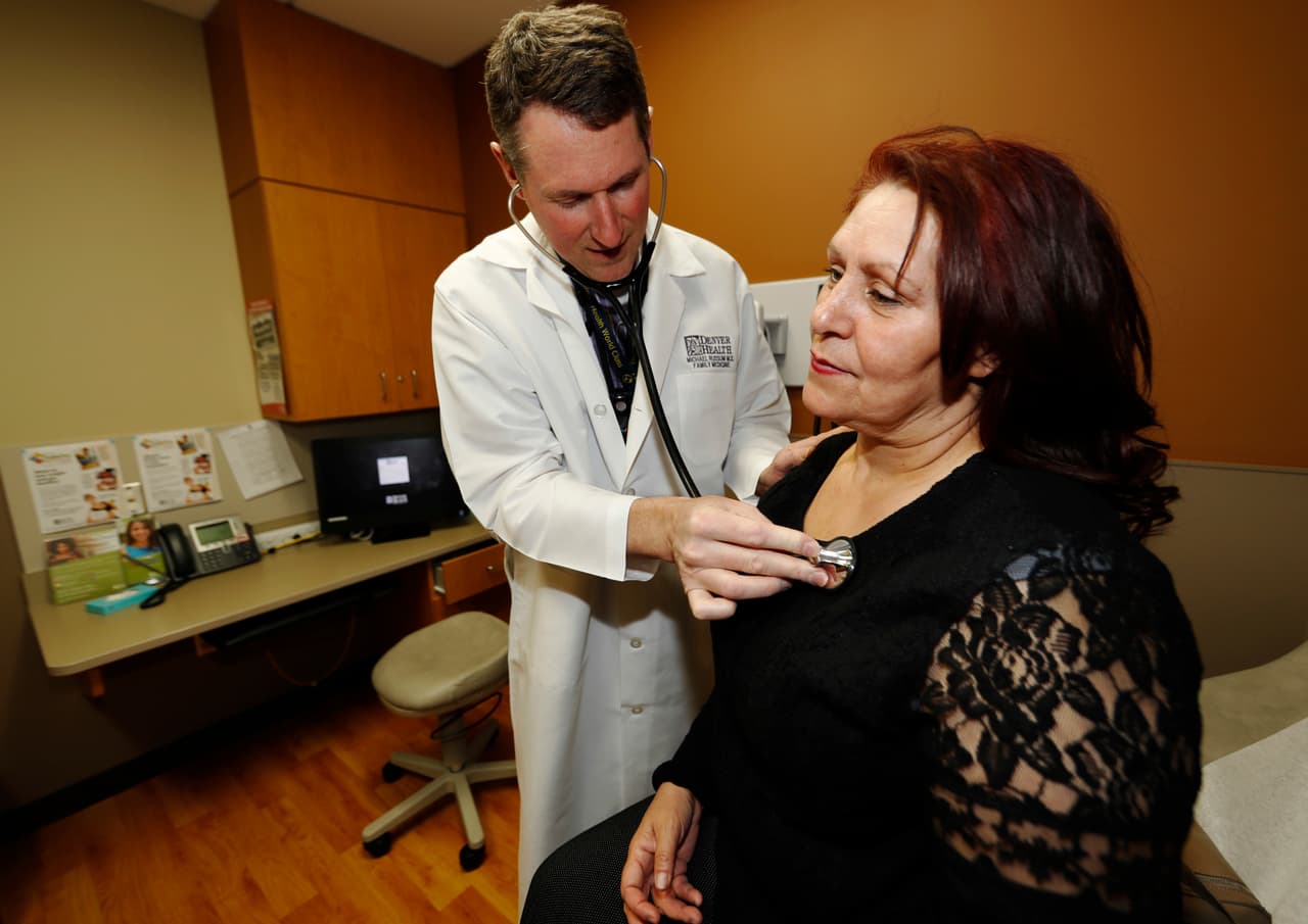 Entre otras razones, los investigadores citan un déficit de profesionales, un aumento de los costos que no están cubiertos por el seguro de salud y los efectos de la crisis económica de 2008.