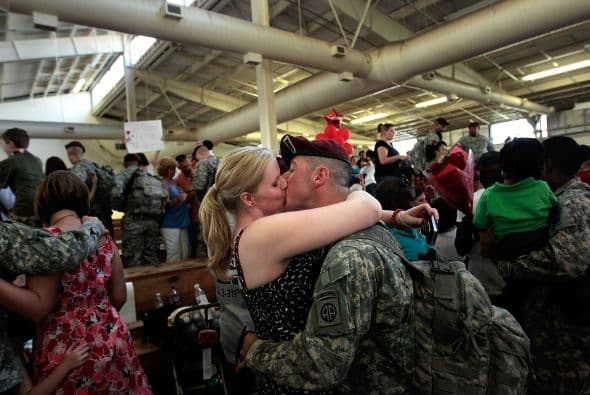 Los esfuerzos para el desarrollo de un gobierno nuevo cinco meses después de las elecciones del 7 de marzo se han estancado. Gibbs dijo que el presidente también recibió una actualización por parte del vicepresidente Joe Biden y del embajador estadounidense en Irak, Christopher Hill, "sobre nuestros esfuerzos para apoyar a los líderes de Irak mientras forman un nuevo gobierno y a la transición al liderazgo civil" dentro del país.