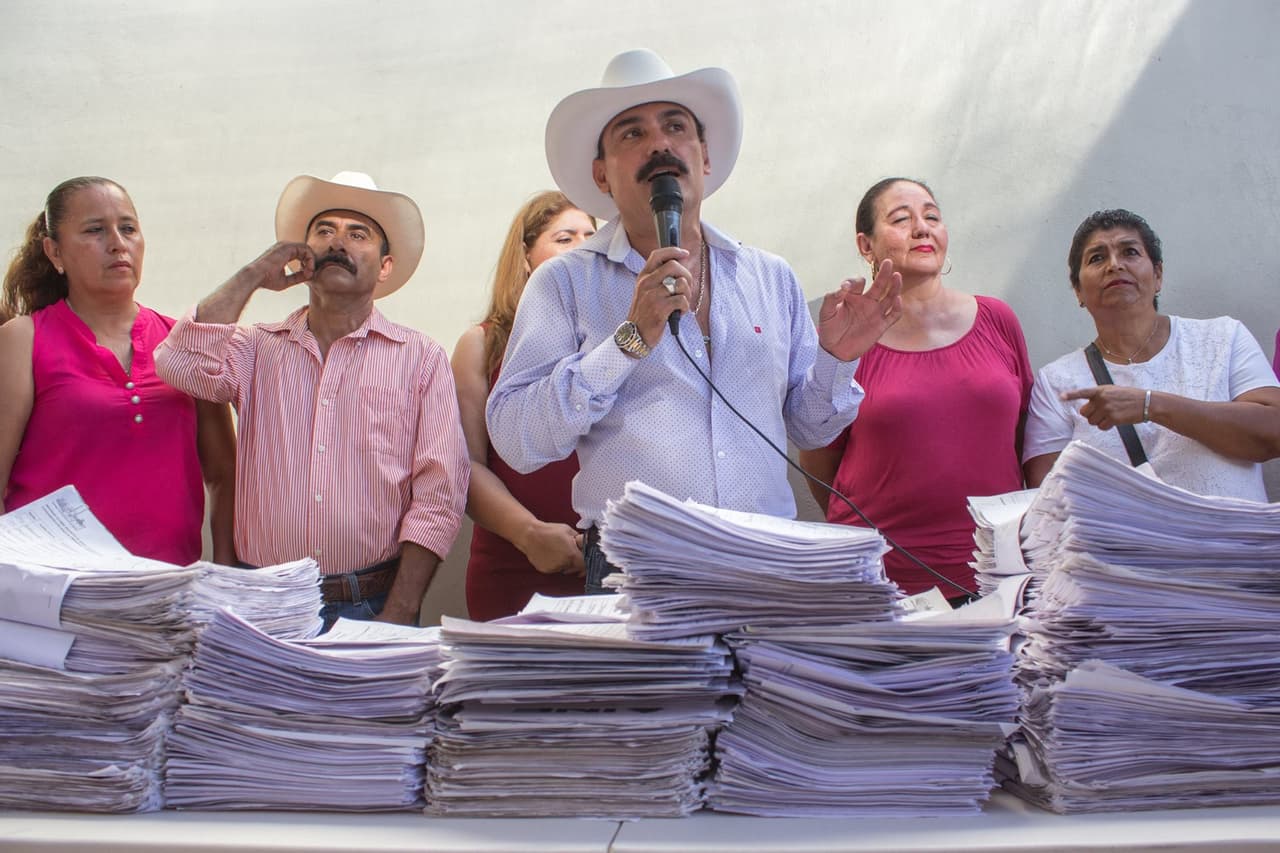A mediados del mes de abril 'El Chapo' acudió ante el Instituto Nacional Electoral para entregar las firmas que avalaban su candidatura independiente a la alcaldía de Bahía de Banderas.
