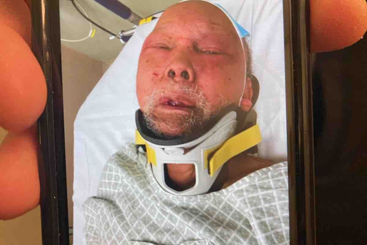 Encontraron a Gesmundo tirado parcialmente en el comedor, atado y golpeado, dijo. Llamaron al 911.
<br>
<br>