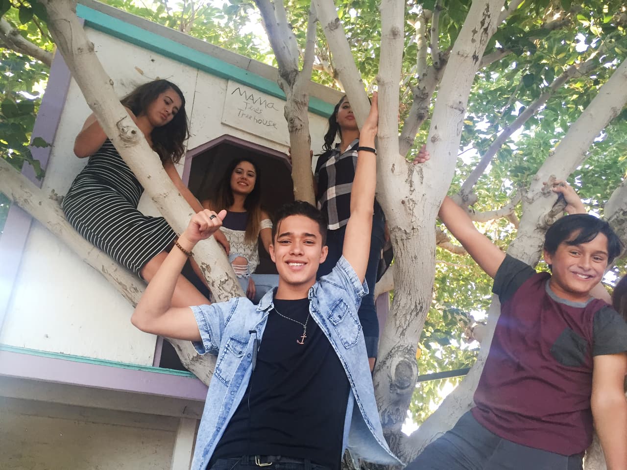 Joel nos dio acceso exclusivo a su casa. Conocimos a sus mascotas, a su familia y hasta a un pequeño lizard que stole our heart.