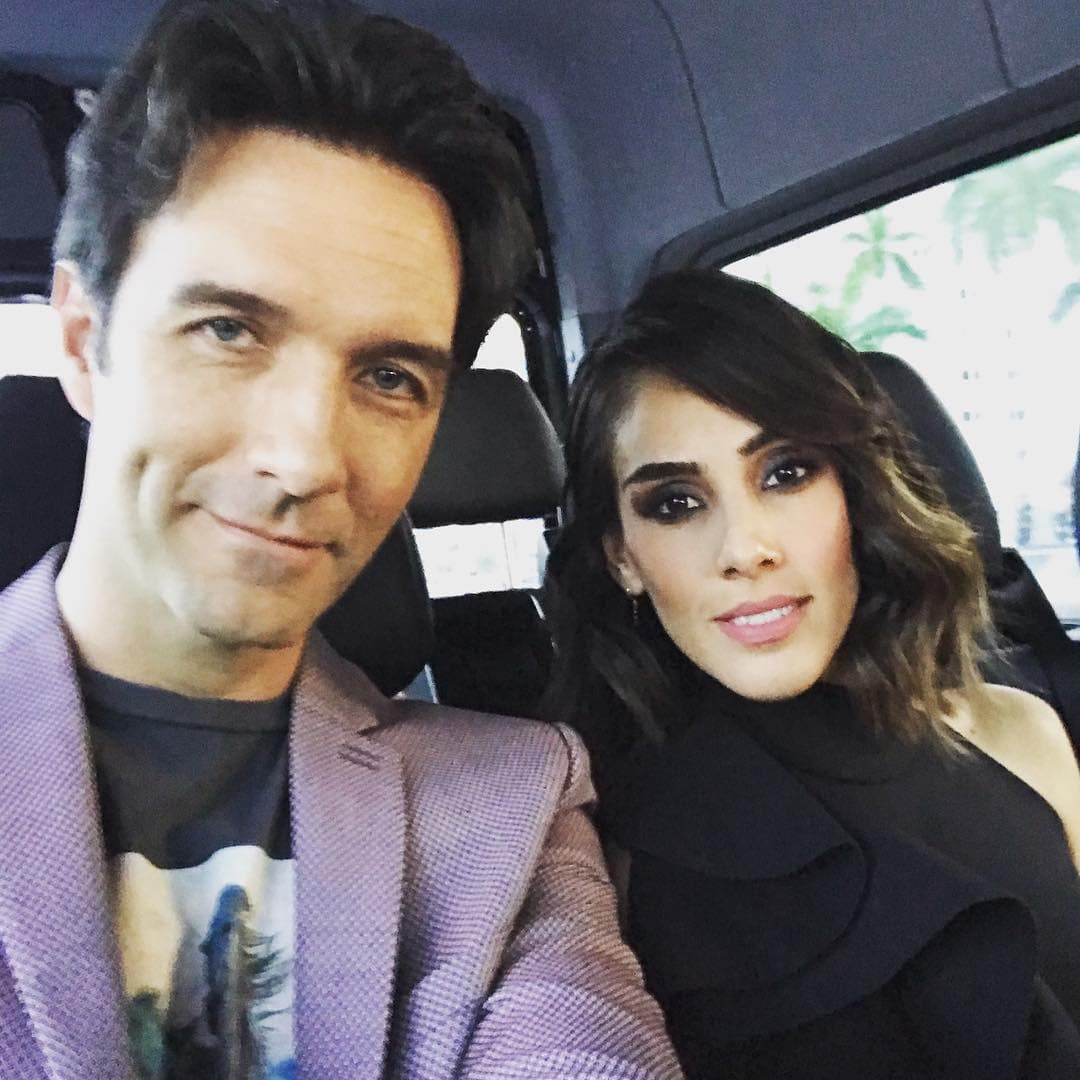Mantuvieron un 
<b><a href="https://www.univision.com/famosos/la-historia-de-amor-de-sandra-echeverria-y-leonardo-de-lozanne-cumple-6-anos-fotos#fb4f47b10000" target="_blank">noviazgo de tres años</a></b> hasta que se casaron el 18 de octubre de 2014 en Los Ángeles. 
<br>