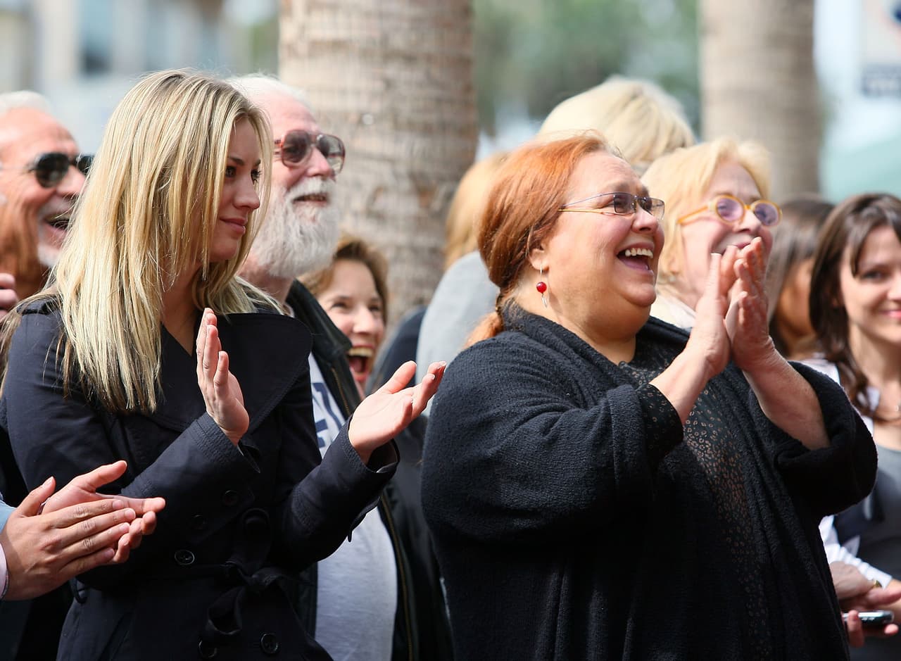Ahora se encuentra en un centro de tratamiento con "un respirador y diálisis". 
<br>