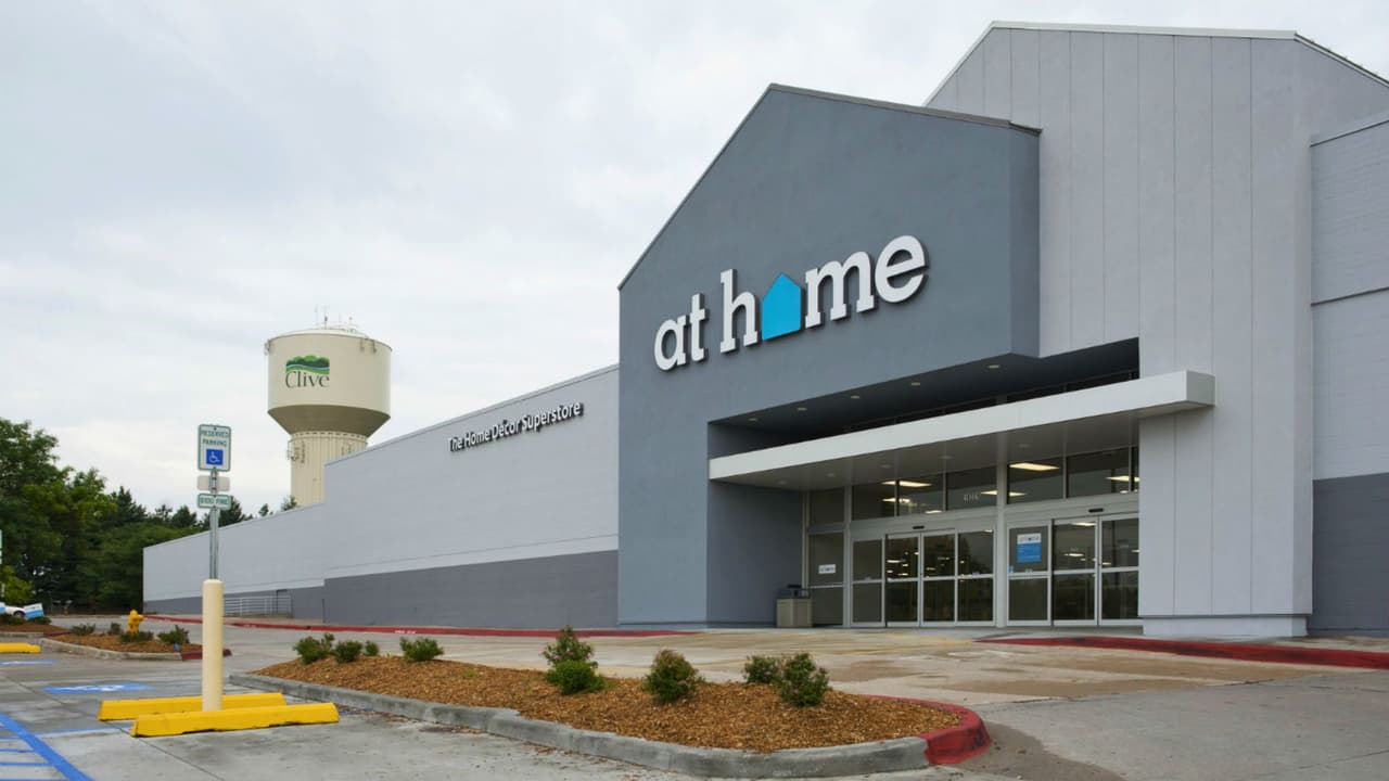 <h3 class="cms-H3-H3">¿Qué deben saber los clientes? </h3>
<br>
<br>- 
<b>Las tiendas seguirán abiertas</b> en la mayoría del país.
<br>
<br>- 
<b>Pueden seguir comprando</b> en línea o en persona como de costumbre. 
<br>
<br>- 
<b>No han anunciado cancelaciones </b>de pedidos actuales.