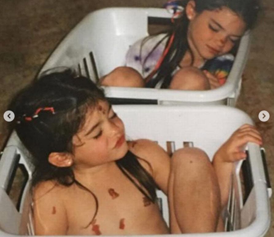 Cuando DeGeneres le preguntó cuál fue la reacción de las niñas cuando ella se dio cuenta de que estaban ahí, Kris Jenner dijo que las chicas 
<b><a href="https://www.univision.com/entretenimiento/chismes/las-kardashian-tuvieron-un-accidente-de-auto" target="_blank">"estaban muy asustadas". </a></b>
<br>