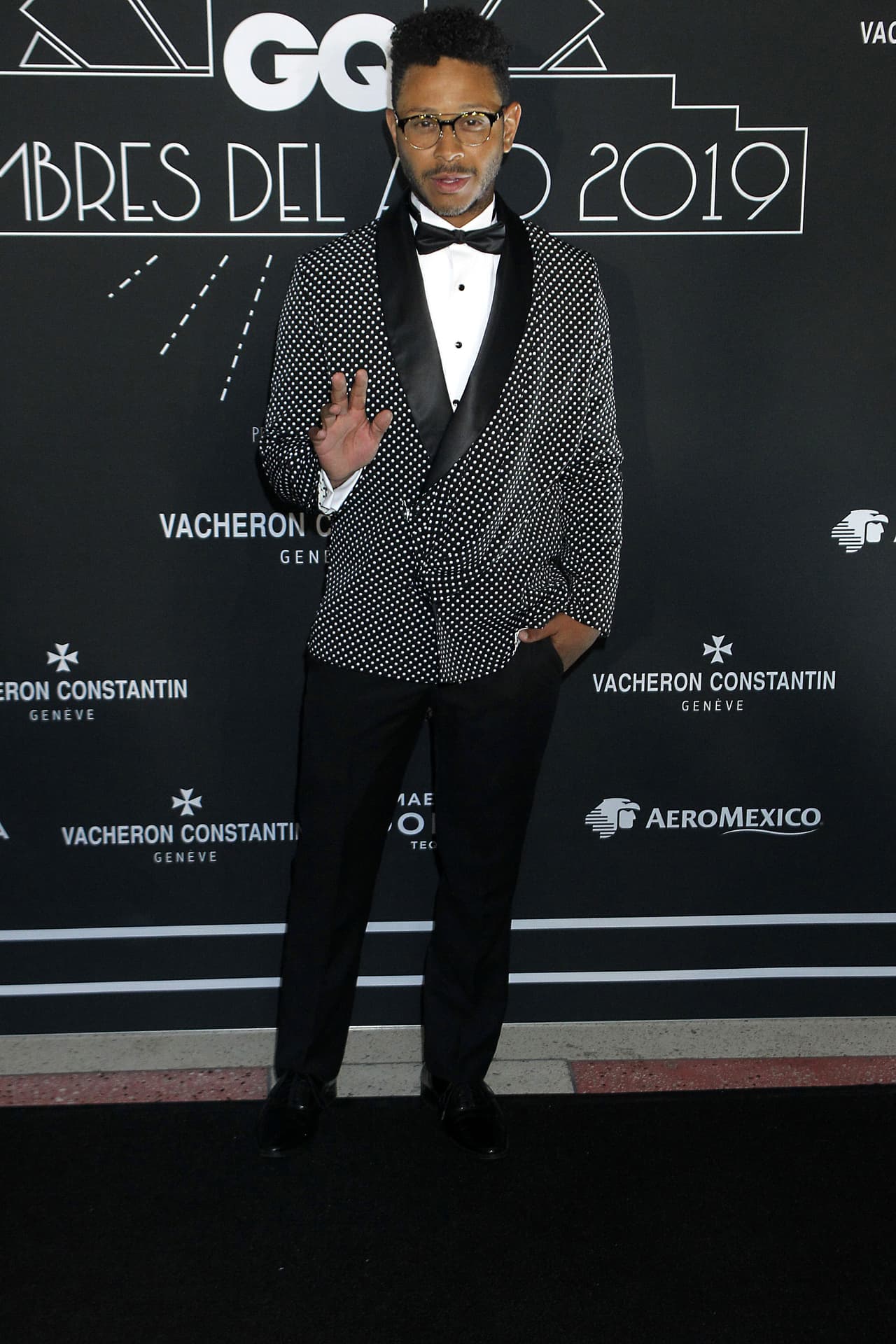 El intérprete de 'Tu corazón lo sabe' explicó que su
<b>noviazgo terminó</b> porque la actriz se fue a estudiar a Nueva York.
<br>