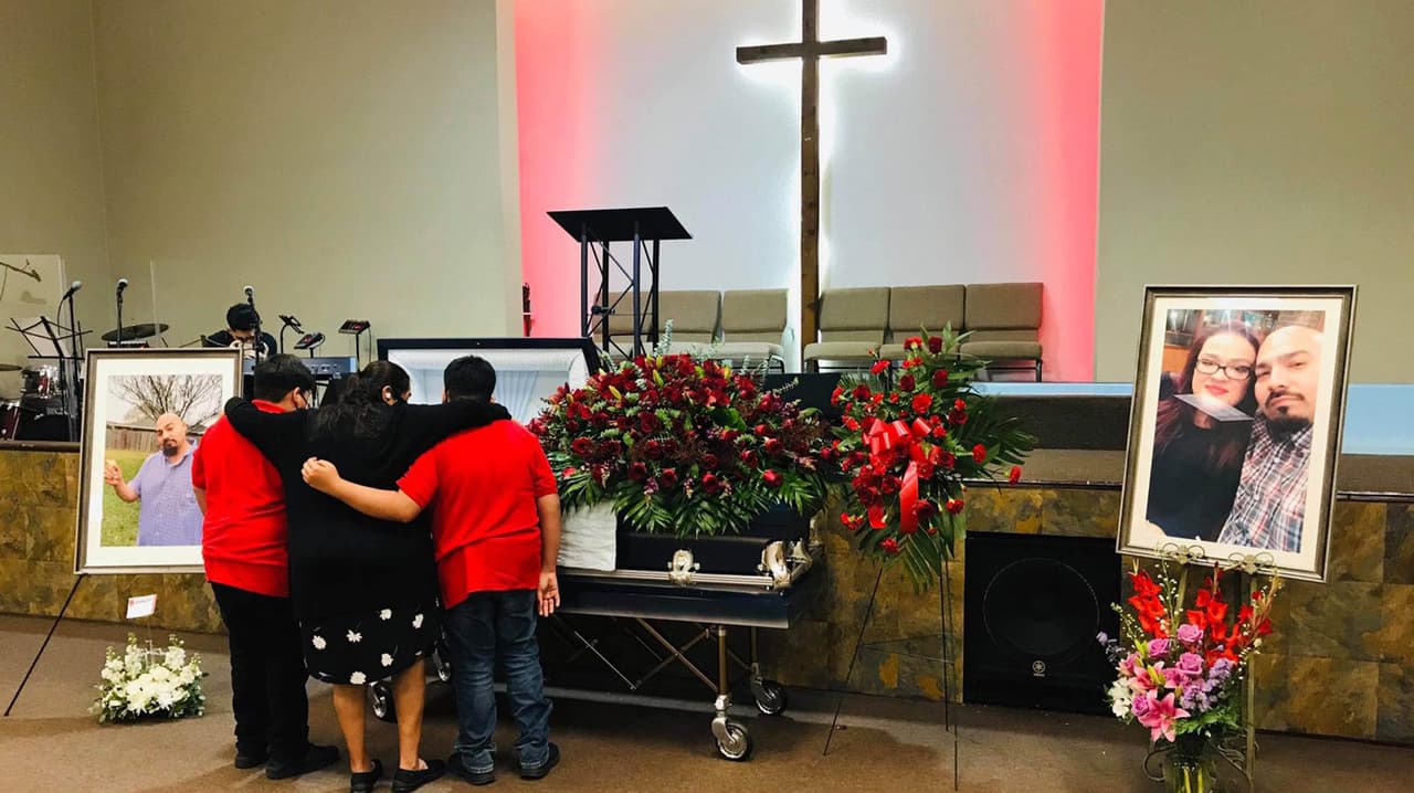 Estuvieron presentes los dos hijos de Carlos y Naomi, su esposa que falleció a principios del mes de julio.