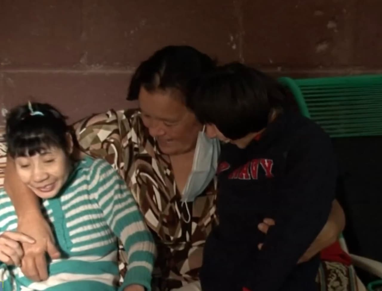 Fonseca, quien necesita con urgencia una leche especial, pañales y ropa, aunque espera que su historia pueda llegar directo “al corazón de mucha gente” para recibir toda la ayuda necesaria para hacer más llevadera la vida tan dura que le ha tocado. Los que quieran ayudar pueden llamar al: 011 (504) 9874-1191
<br>