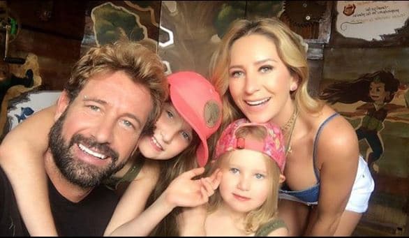 En noviembre de 2017, y tras varios rumores de infidelidad por parte del actor, la pareja anunció su separación.