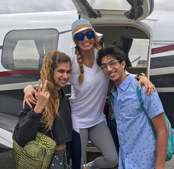 Sus hijos, Lina y Lorenzo la acompañaran todo este fin de semana, en los paradisiacos destinos que ofrecen estas islas.