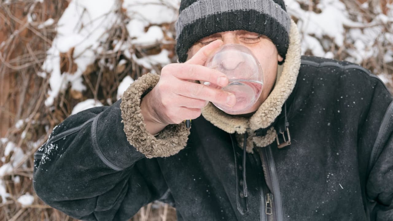 La deshidratación también ocurre en el invierno, asegúrate de beber suficiente agua 