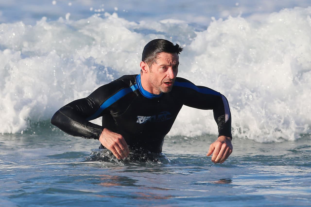 Gozaba de las olas en la playa Bondi Beach, Australia.