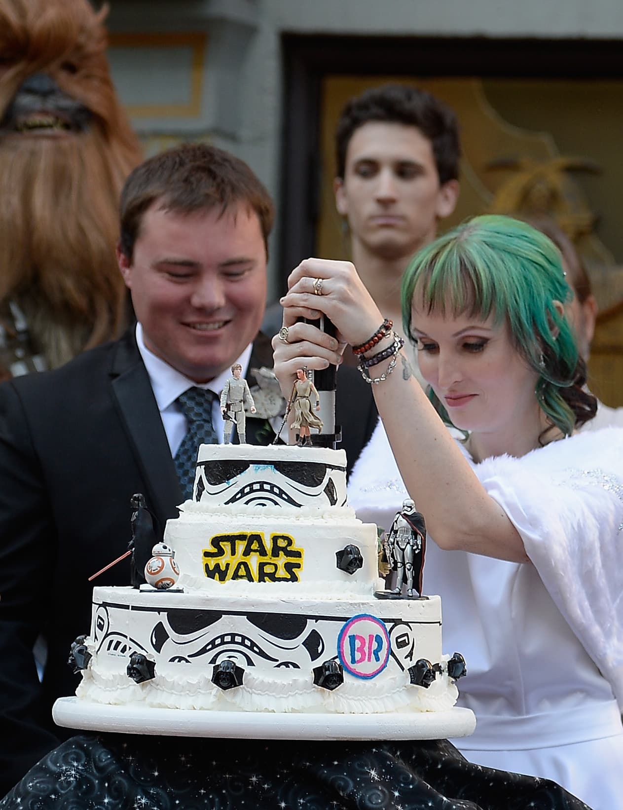 Una fan australiana decidió casarse con su amado, rodeado de todos los personajes memorables de la saga.