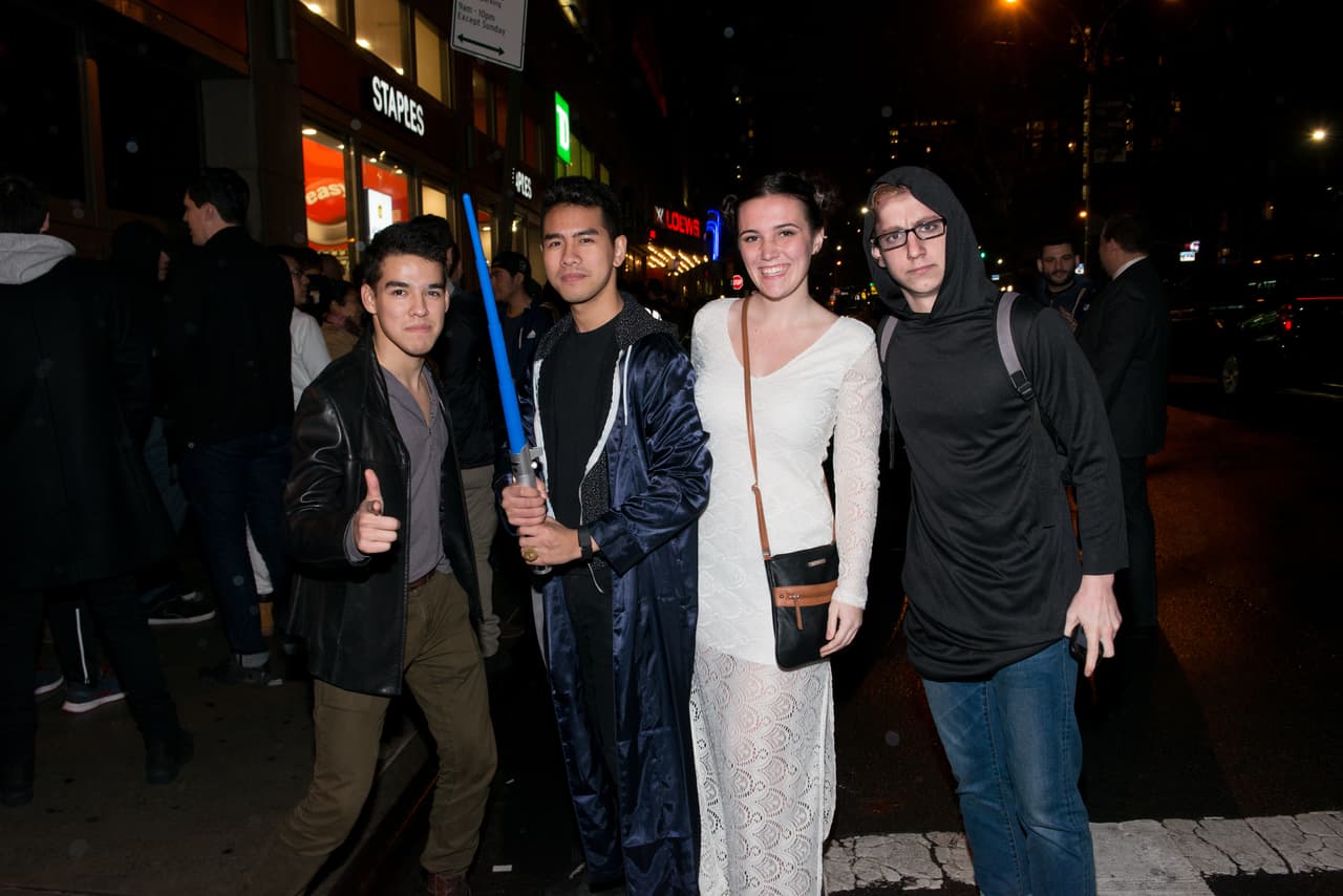 En Nueva York, algunos seguidores asistieron un poco más recatados a la premier, pero eso sí, con mucho entusiasmo.