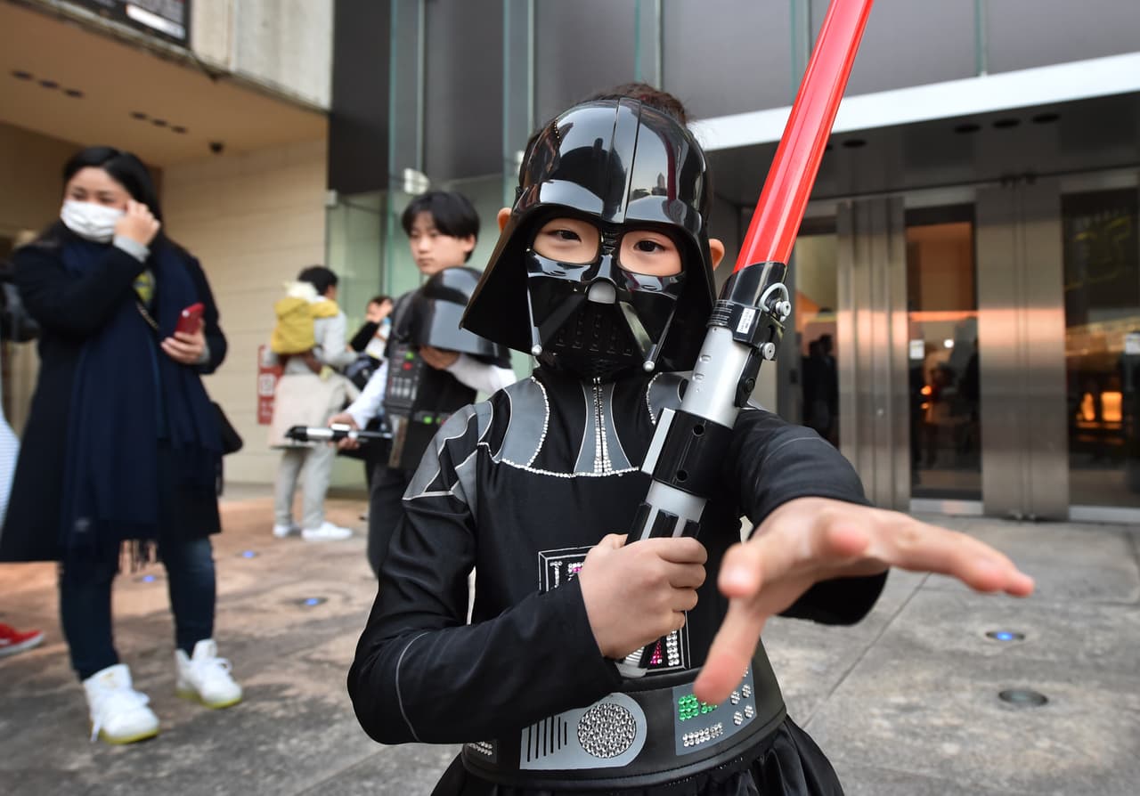 ¿Qué tal este niño japones disfrazado de Darth Vader?