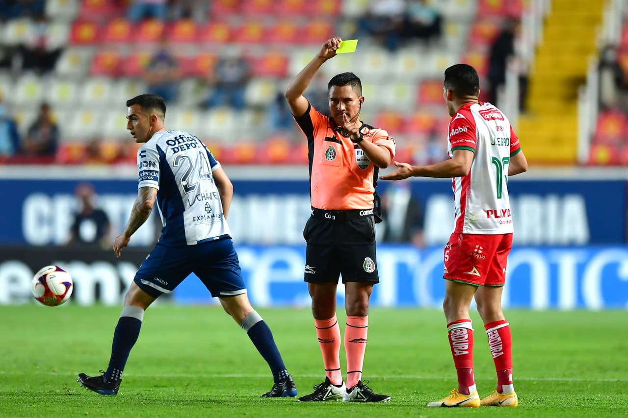 Con todo y que Luis Malagón tuvo una estupenda noche en el arco de Necaxa, Pachuca logra anotarle dos veces para empatar 2-2 en Aguascalientes. Pachuca continúa en el fondo de la tabla con cuatro unidades y Necaxa llega a la a la quinceava posición con siete puntos.