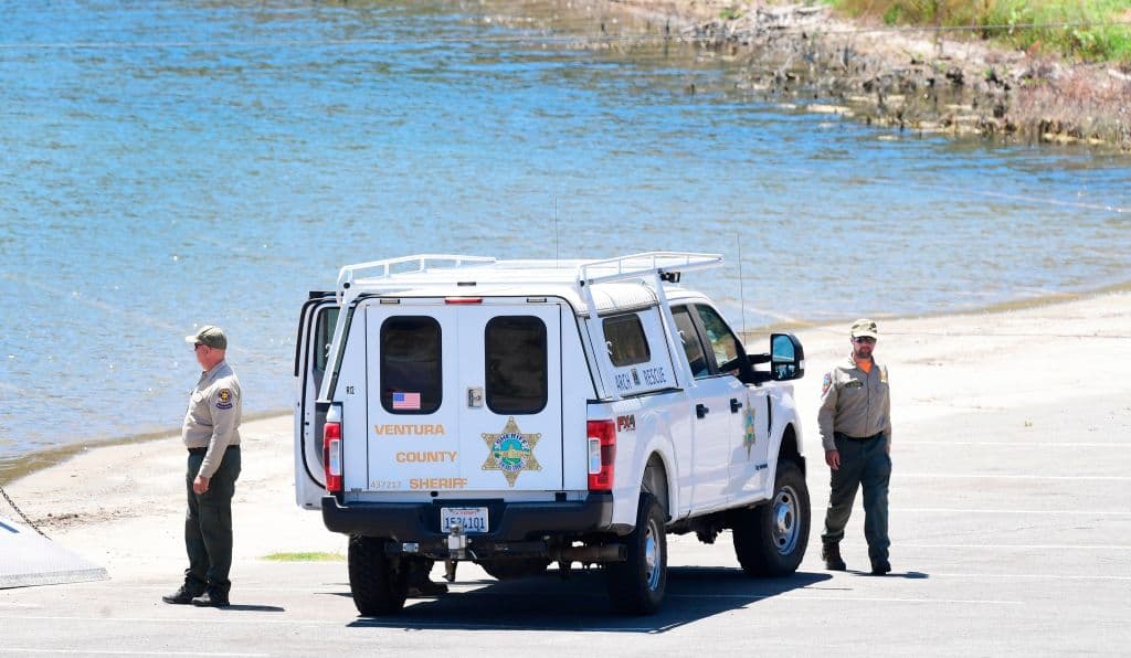 “Lo que sospecho es que los vientos los levantaron. Esos botes son muy livianos, y cuando los empujas, pueden alejarse de ti. Ella podría haber intentado nadar hacia él”, había dicho Inglis en su momento.