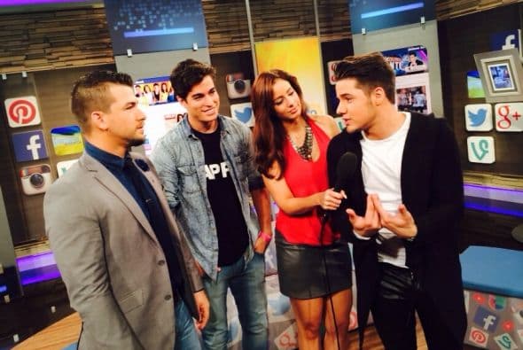 No dudó en ponerlos en aprietos con preguntas sobre su vida dentro de la web. ¡No te imaginas lo que respondieron sin tapujos!