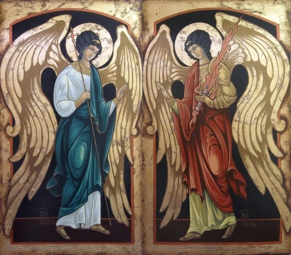 El arcángel Miguel es el comandante de los ejércitos celestiales y su función principal es proteger a la humanidad de las fuerzas demoníacas y los malos espíritus. Ha sido reconocido desde siempre como el gran protector en las batallas celestiales.