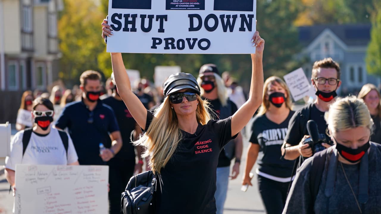 Hombre amenaza legisladores de Utah por no investigar escuela denunciada por Paris Hilton