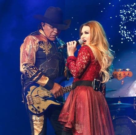 En la misma entrevista, Alicia señaló que mientras su carrera despegaba junto al grupo Límite, ella debió cumplir con un contrato en el que le prohibían cambiar su aspecto físico e, incluso, cuestiones personales como tener una pareja o embazarse.