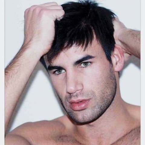 Tras estudiar tres años actuación, recibió algunas oportunidades en telenovelas con papeles pequeños. En el 2014 tuvo una participación especial en 'Muchacha italiana viene a casarse'.