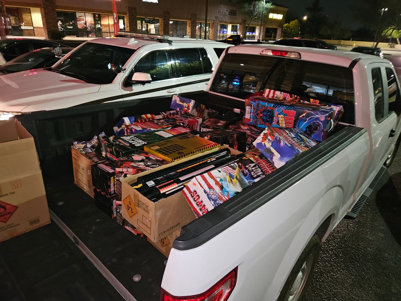 “Los fuegos artificiales ilegales pueden amenazar la seguridad pública, el medio ambiente y el bienestar de la comunidad”, dijeron autoridades.