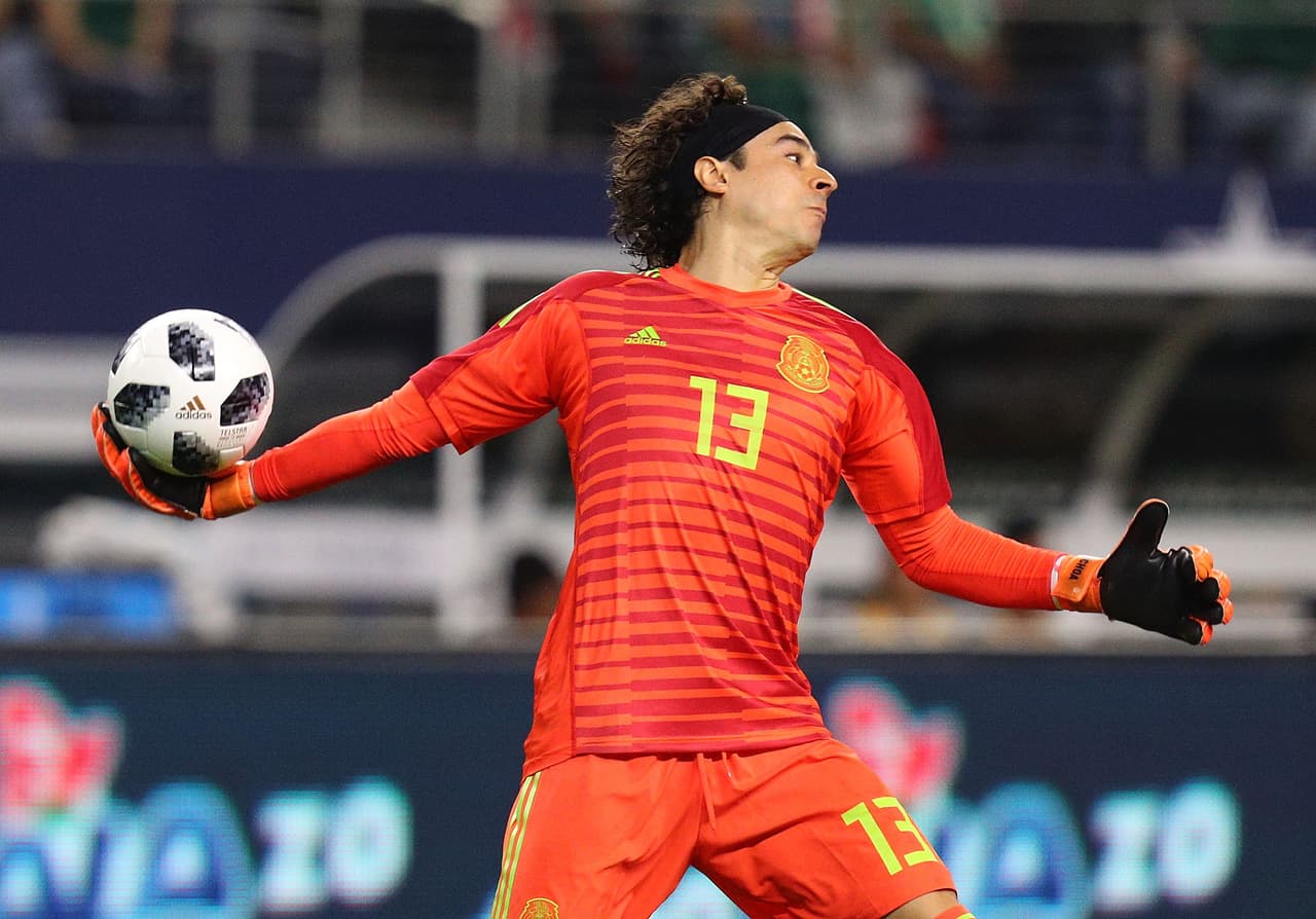 Guillermo Ochoa (Standard Lieja): estuvo en Sudáfrica 2010 y Brasil 2014, donde fue titular. Será el 13.