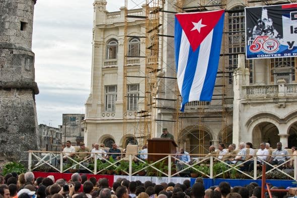 Los Comités se entienden como una organización no gubernamental destinada a la vigilancia contra la "injerencia externa" y "actos desestabilizadores" contra el Estado socialista cubano y que además promueve campañas de participación ciudadana, salud, higiene y apoyo a la economía, dijo.