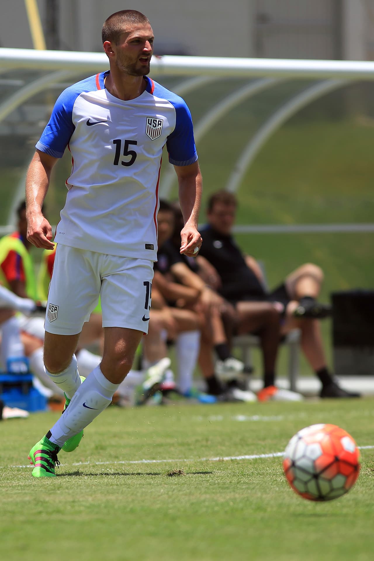 Perry Kitchen. Posición: Centrocampista. Edad: 24 años. Club: Hearts (Scottish Premiership). Veces seleccionado: 4. Descripción: Joven futbolista de buen toque de pelota, buena visión de campo, con amplitud pero aún con mucho por demostrar.