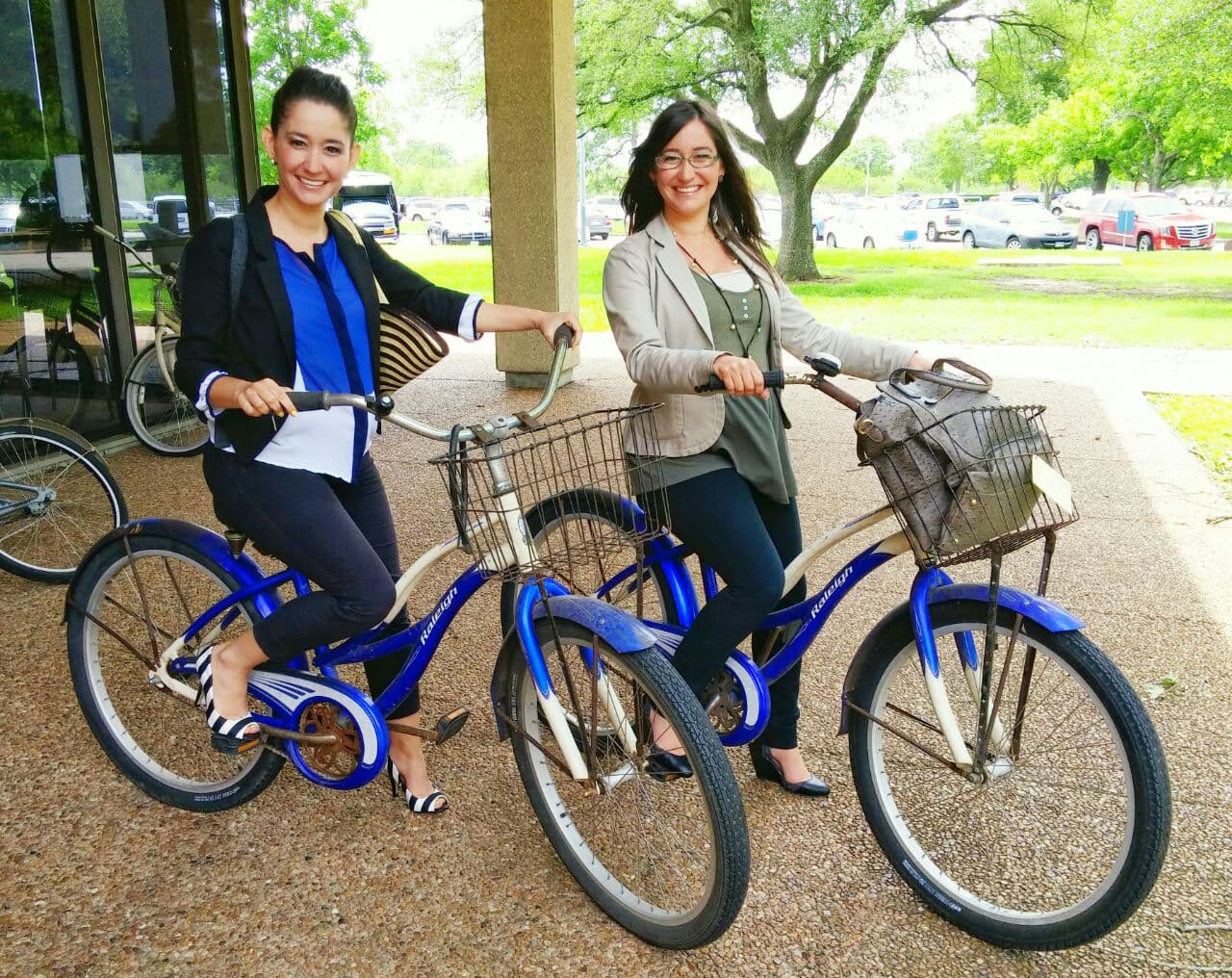 Susana y Alma Stephanie Tapia trabajan a 15 horas de distancia en distintos departamentos de la NASA, pero colaboran en proyectos constantemente.