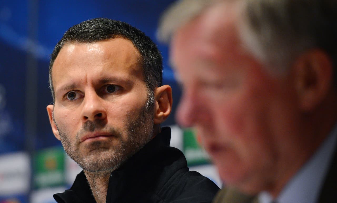 Aún así, Giggs vio en Ferguson un eje por el cual no se movió nunca de Manchester United y con el que fue campeón durante toda su carrera con ese técnico y en ese equipo.
