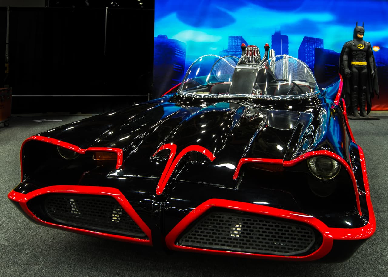 <h3 class="cms-h3-H3"><b>Lincoln Futura 1955</b></h3>
<br>
<br>Así quedó el Lincoln Futura después de que George Barris lo convirtió en el primer Batimóvil. El Futura también había sido usado por Debbie Reynolds y Glenn Ford en la película It Started With a Kiss de 1959, en cuya ocasión fue pintado de rojo por órdenes del director.
